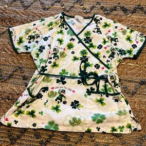 Scrub top, size medium